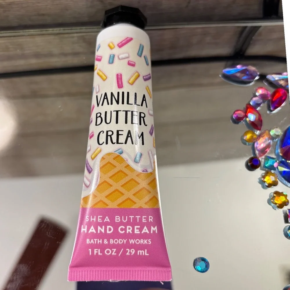 Bath Body Works Vanilla Butter Cream,‎ Happy Birthday, Hand Cream 1oz, Lot of 3